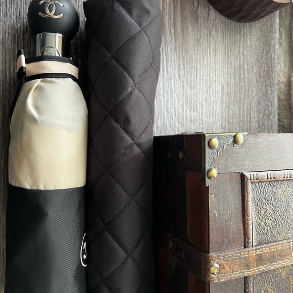 Chanel umbrella - Picture 2 of 4